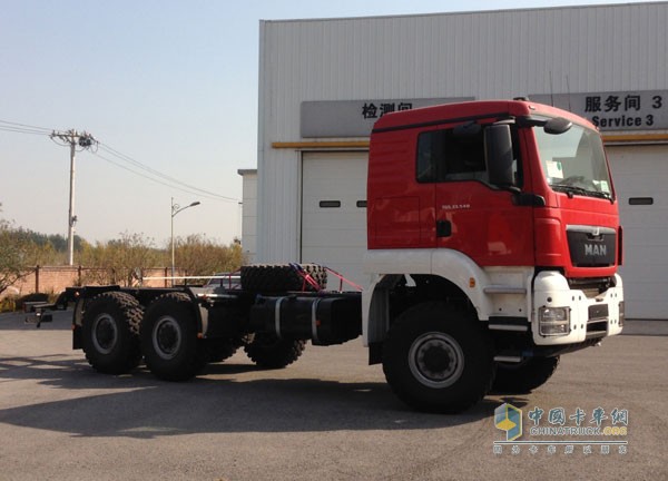 德國MAN TGS 33.540 6X6 BB底盤(機(jī)場(chǎng)主力泡沫消防車底盤)